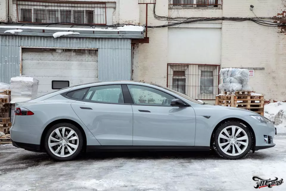 Tesla model S. Оклейка в Nardo Grey и антихром!